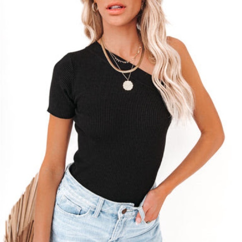 ONE SHOULDER RIBBED KNIT BLACK TOP NWOT